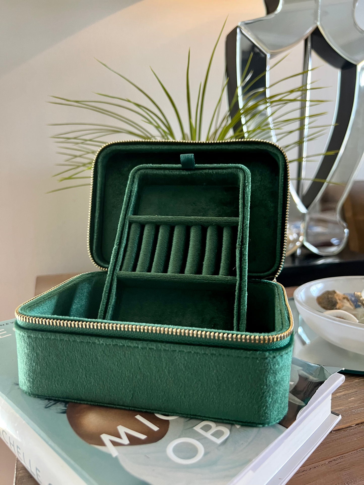 Medium Velvet Jewelry Box - Emerald
